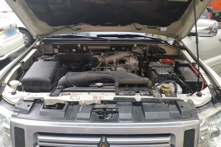 Used Mitsubishi Pajero 2019 3.0L Automatic Prestige Edition Engine Bay