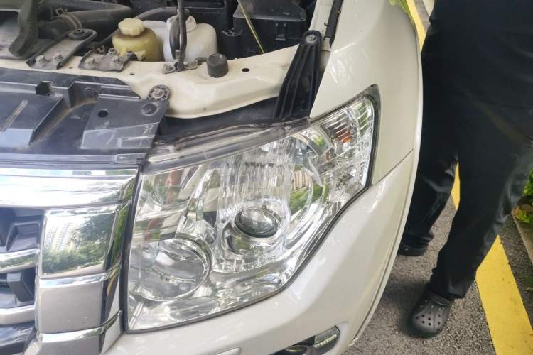 Used Mitsubishi Pajero  Engine Bay Left