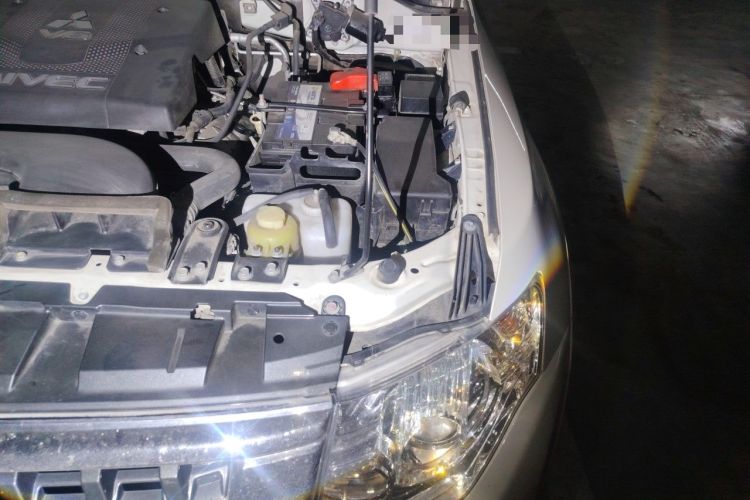 Used Mitsubishi Pajero  Engine Bay Left