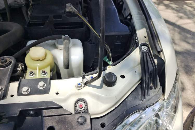 Used Mitsubishi Pajero 2019 3.0L Automatic Comfort Edition Engine Bay Left