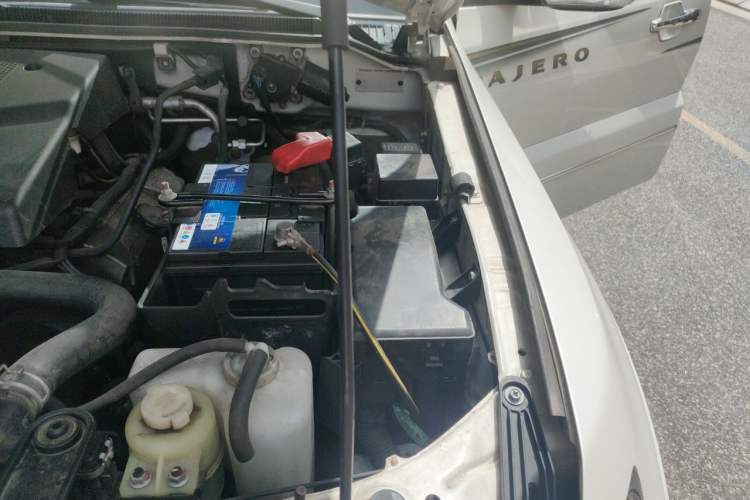 Used Mitsubishi Pajero 2019 3.0L Automatic Prestige Edition Engine Bay Left