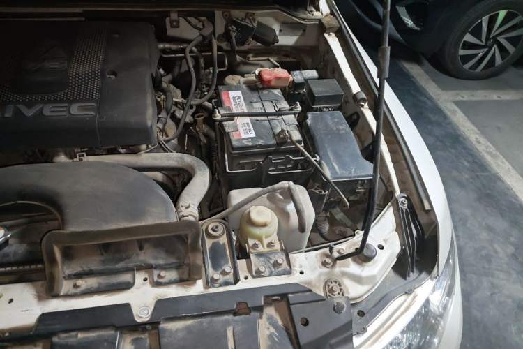 Used Mitsubishi Pajero 2019 V97 3.8L 5-Door GLS Sunroof Dual Differential – Middle East Engine Bay Left