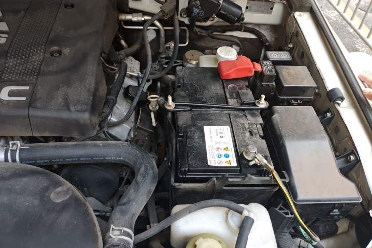Used Mitsubishi Pajero 2019 V97 3.8L 5-Door GLS Middle East Edition Engine Bay Left