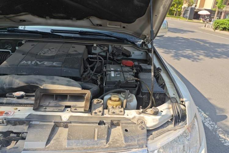 Used Mitsubishi Pajero  Engine Bay Left