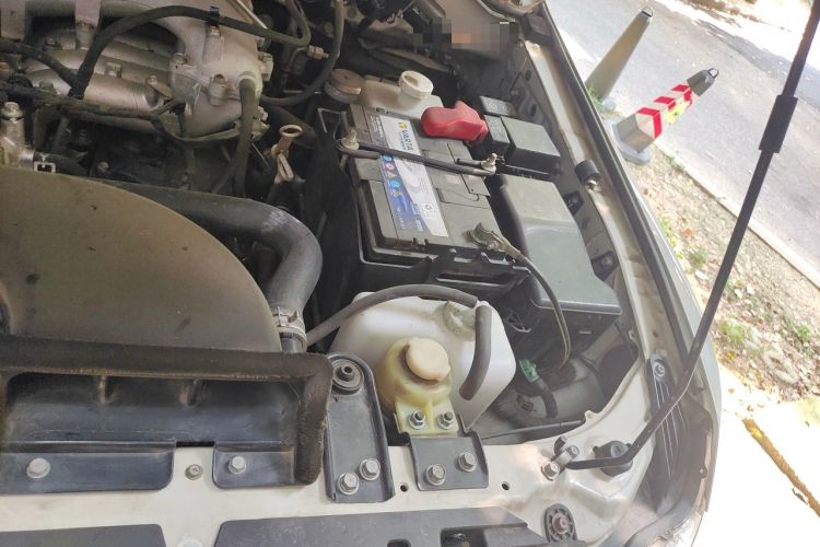 Used Mitsubishi Pajero 2019 3.0L Automatic Comfort Edition Engine Bay Left