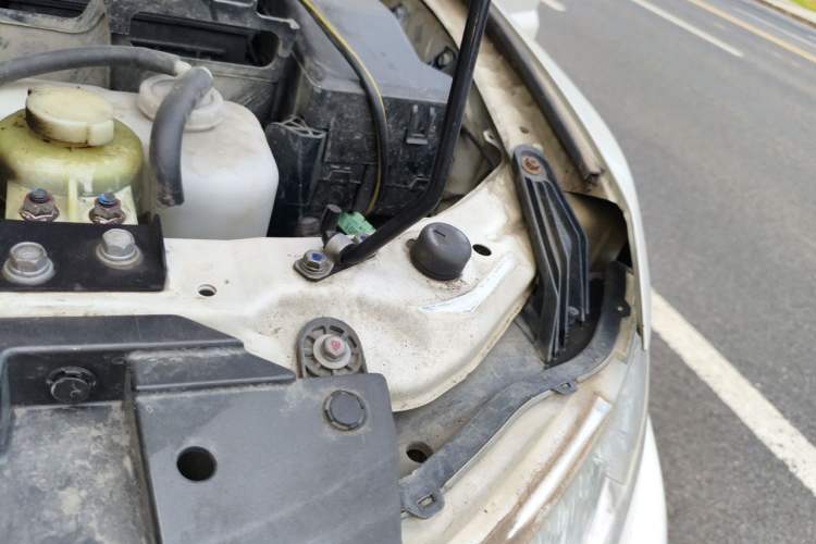 Used Mitsubishi Pajero  Engine Bay Left