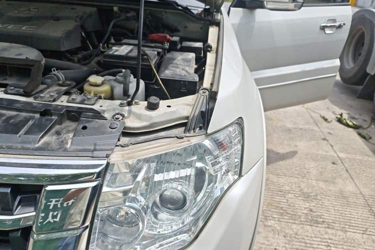 Used Mitsubishi Pajero  Engine Bay Left