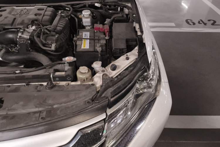 Used Mitsubishi Pajero  Engine Bay Left