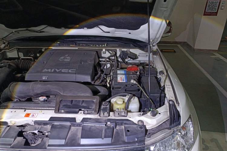 Used Mitsubishi Pajero  Engine Bay Left