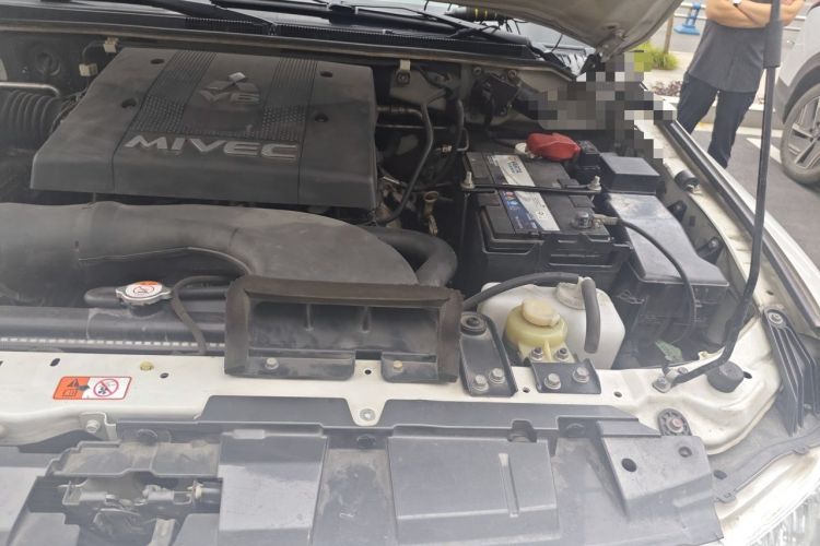 Used Mitsubishi Pajero  Engine Bay Left