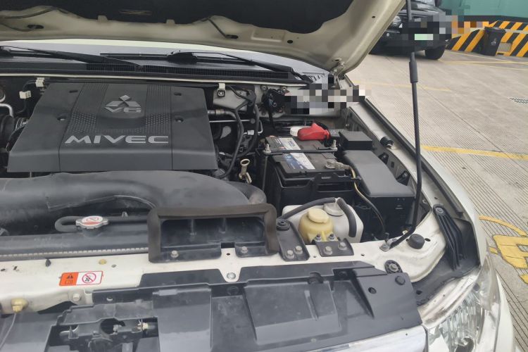 Used Mitsubishi Pajero  Engine Bay Left