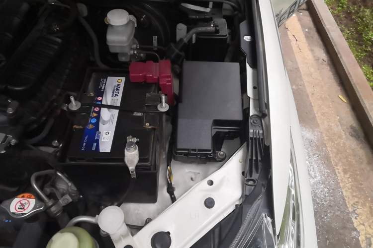 Used Mitsubishi Pajero 2019 3.0L Automatic Standard Edition Engine Bay Left