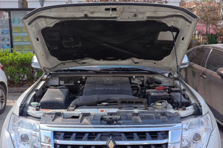 Used Mitsubishi Pajero 2019 V97 3.8L 5-Door GLS Sunroof Dual Differential – Middle East Engine Bay