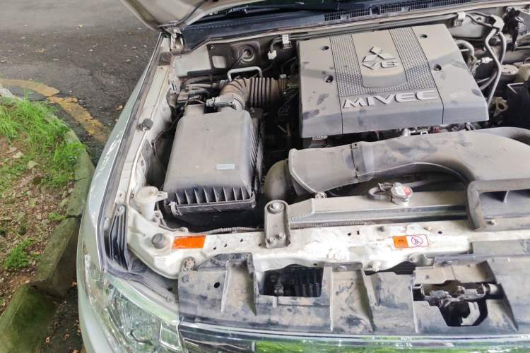Used Mitsubishi Pajero  Engine Bay Right