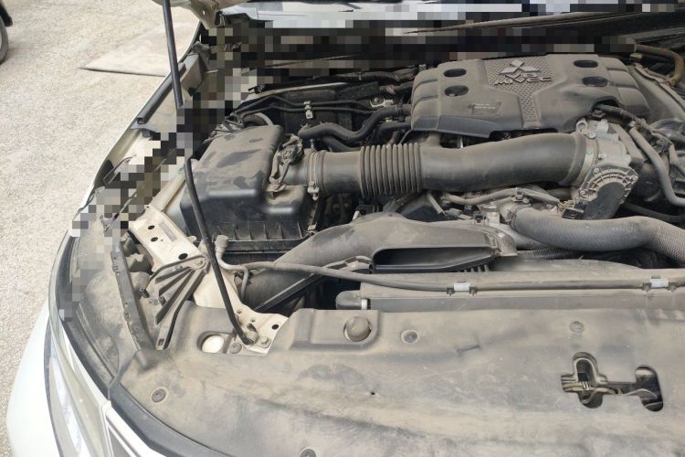 Used Mitsubishi Pajero  Engine Bay Right