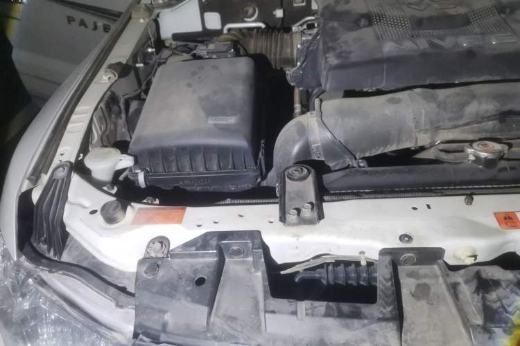 Used Mitsubishi Pajero  Engine Bay Right