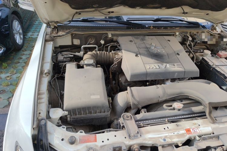 Used Mitsubishi Pajero 2019 V97 3.8L 5-Door GLS Sunroof Dual Differential – Middle East Engine Bay Right