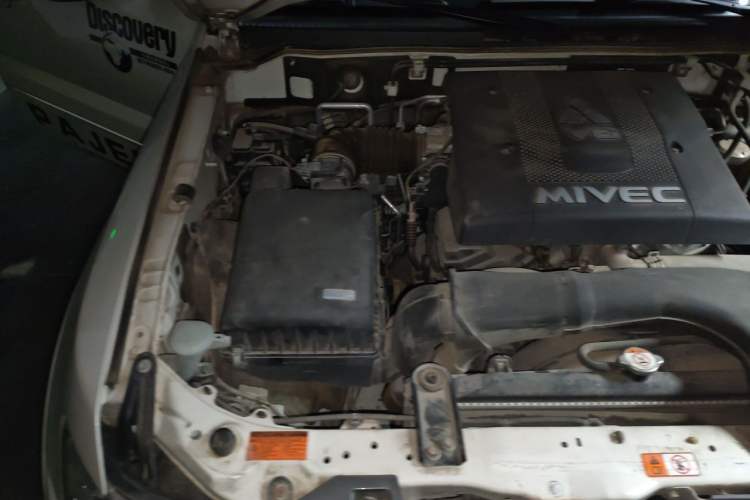 Used Mitsubishi Pajero 2019 V97 3.8L 5-Door GLS Sunroof Dual Differential – Middle East Engine Bay Right