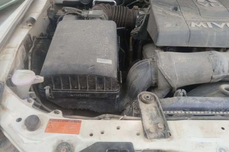 Used Mitsubishi Pajero 2019 V97 3.8L 5-Door GLS Middle East Edition Engine Bay Right