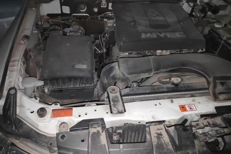 Used Mitsubishi Pajero 2019 V97 3.8L 5-Door GLS Middle East Edition Engine Bay Right
