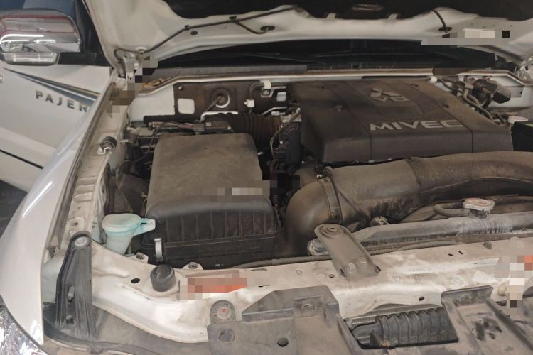 Used Mitsubishi Pajero  Engine Bay Right
