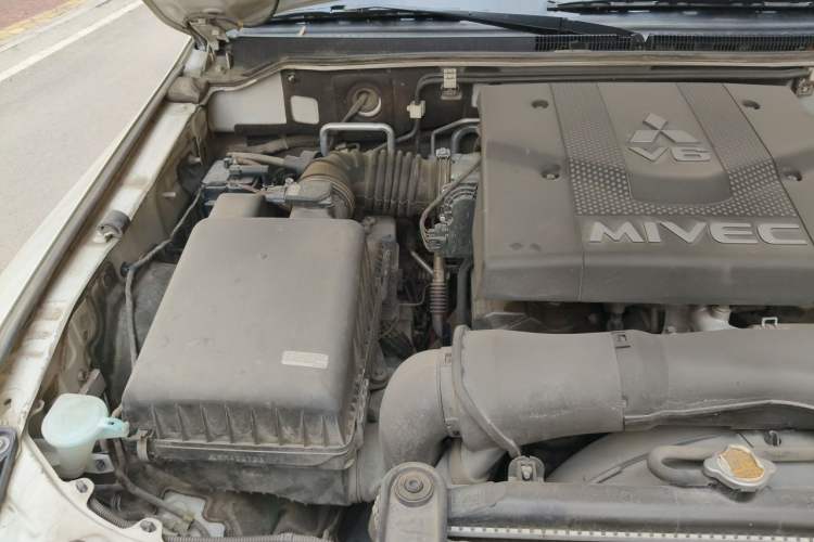 Used Mitsubishi Pajero  Engine Bay Right