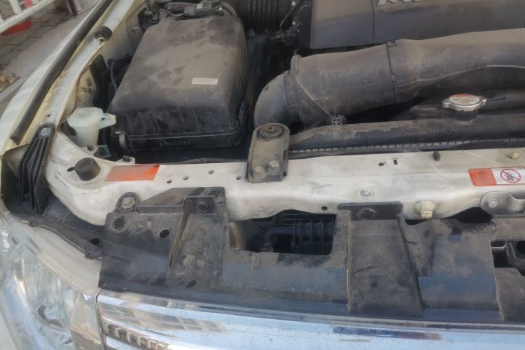 Used Mitsubishi Pajero  Engine Bay Right