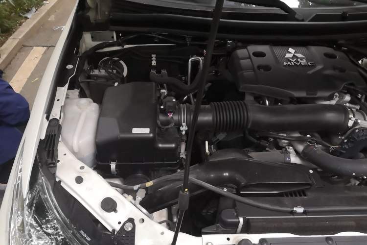 Used Mitsubishi Pajero 2019 3.0L Automatic Standard Edition Engine Bay Right