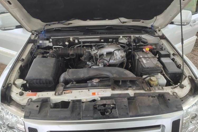 Used Mitsubishi Pajero 2019 3.0L Automatic Standard Edition Engine Bay