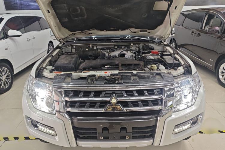 Used Mitsubishi Pajero 2019 3.0L Automatic Prestige Edition Engine Bay