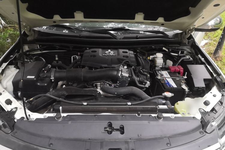 Used Mitsubishi Pajero 2019 3.0L Automatic Standard Edition Engine Bay