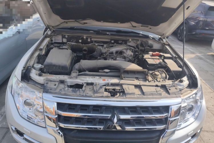 Used Mitsubishi Pajero 2019 3.0L Automatic Standard Edition Engine Bay