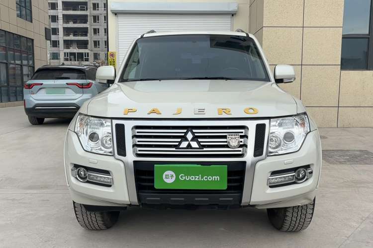 Used Mitsubishi Pajero 2019 3.0L Automatic Comfort Edition Exterior 1
