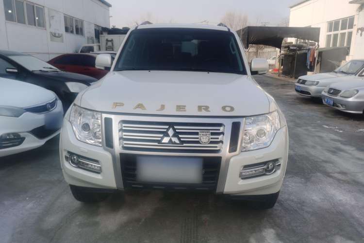 Used Mitsubishi Pajero 2019 3.0L Automatic Standard Edition Exterior 1