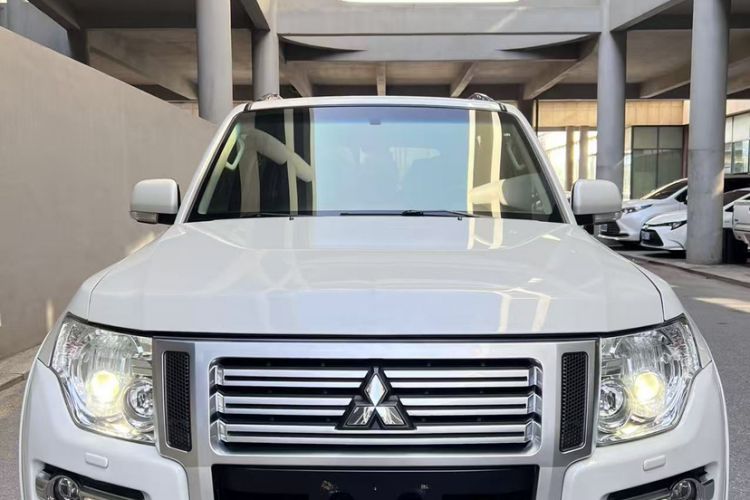 Used Mitsubishi Pajero 2019 3.0L Automatic Standard Edition Exterior 1