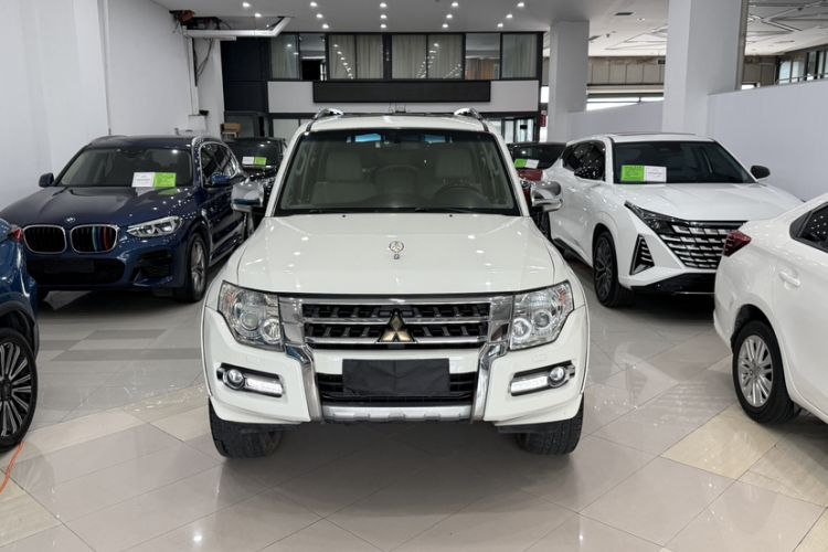 Used Mitsubishi Pajero 2019 V97 3.8L 5-Door GLS Sunroof Dual Differential – Middle East Exterior 1