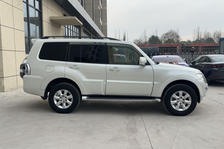 Used Mitsubishi Pajero 2019 3.0L Automatic Comfort Edition Exterior 2