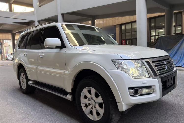 Used Mitsubishi Pajero 2019 3.0L Automatic Standard Edition Exterior 2
