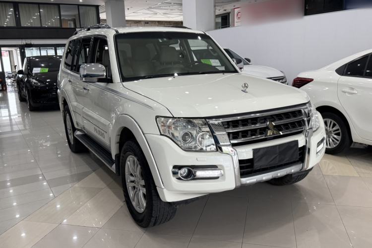 Used Mitsubishi Pajero 2019 V97 3.8L 5-Door GLS Sunroof Dual Differential – Middle East Exterior 2