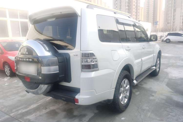 Used Mitsubishi Pajero 2019 3.0L Automatic Standard Edition Exterior 3
