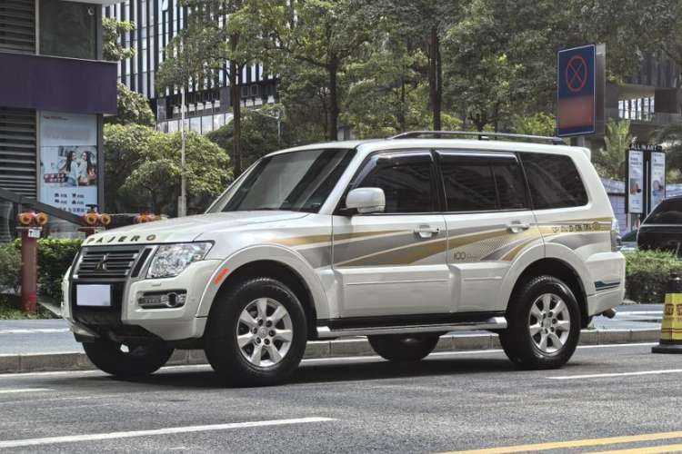Used Mitsubishi Pajero 2019 3.0L Automatic Comfort Edition Exterior 3