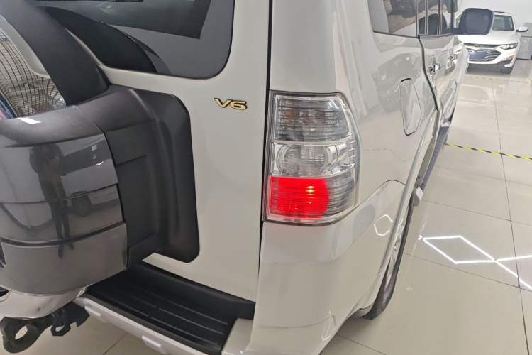 Used Mitsubishi Pajero 2019 3.0L Automatic Prestige Edition Exterior 3