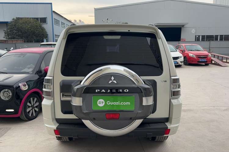 Used Mitsubishi Pajero 2019 3.0L Automatic Comfort Edition Exterior 4