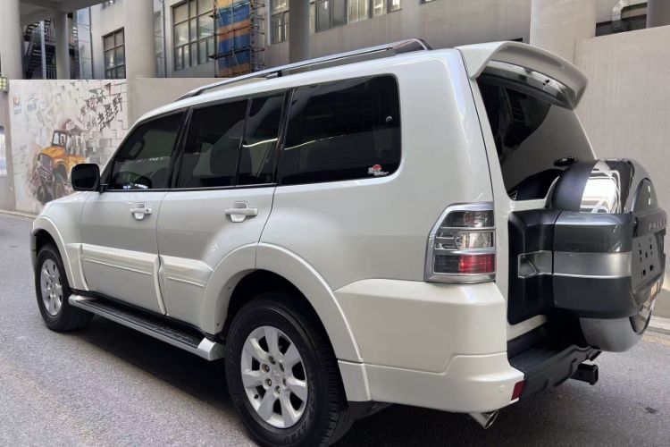 Used Mitsubishi Pajero 2019 3.0L Automatic Standard Edition Exterior 4