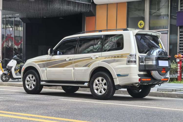 Used Mitsubishi Pajero 2019 3.0L Automatic Comfort Edition Exterior 4