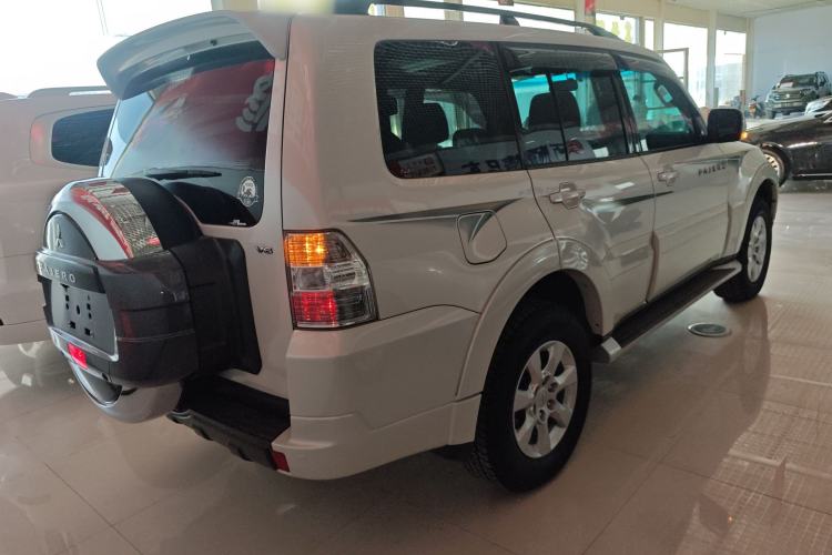 Used Mitsubishi Pajero 2019 3.0L Automatic Standard Edition Exterior 5
