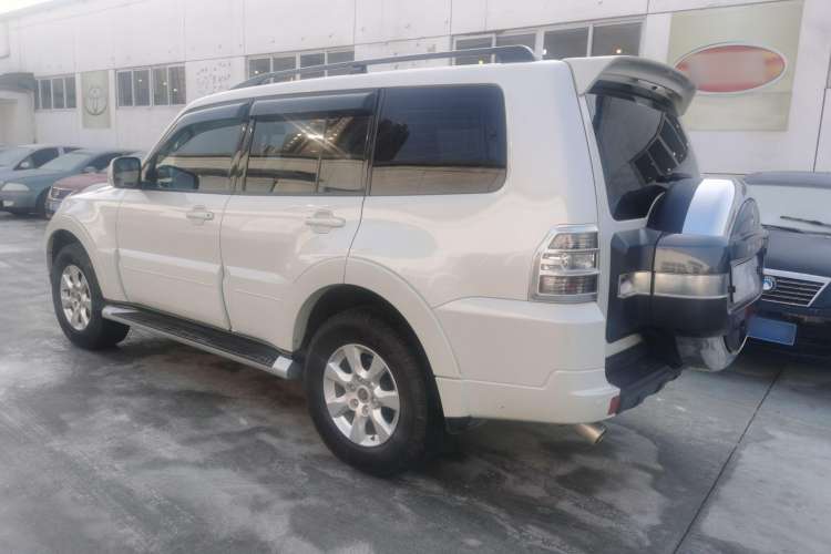 Used Mitsubishi Pajero 2019 3.0L Automatic Standard Edition Exterior 5