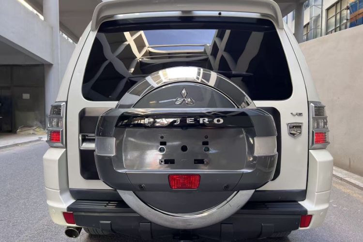 Used Mitsubishi Pajero 2019 3.0L Automatic Standard Edition Exterior 5