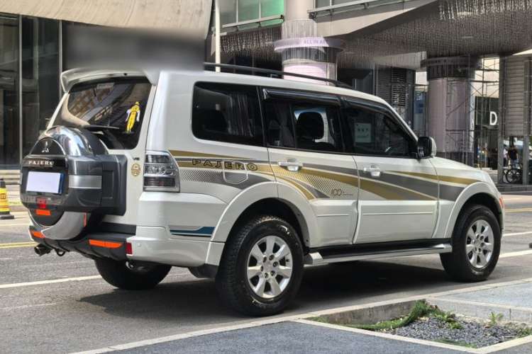 Used Mitsubishi Pajero 2019 3.0L Automatic Comfort Edition Exterior 5
