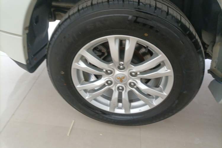 Used Mitsubishi Pajero 2019 V97 3.8L 5-Door GLS Middle East Edition Exterior 5